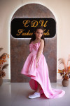 Fustan Pembe me fluter në gjoks Fustan Pembe me fluter në gjoks