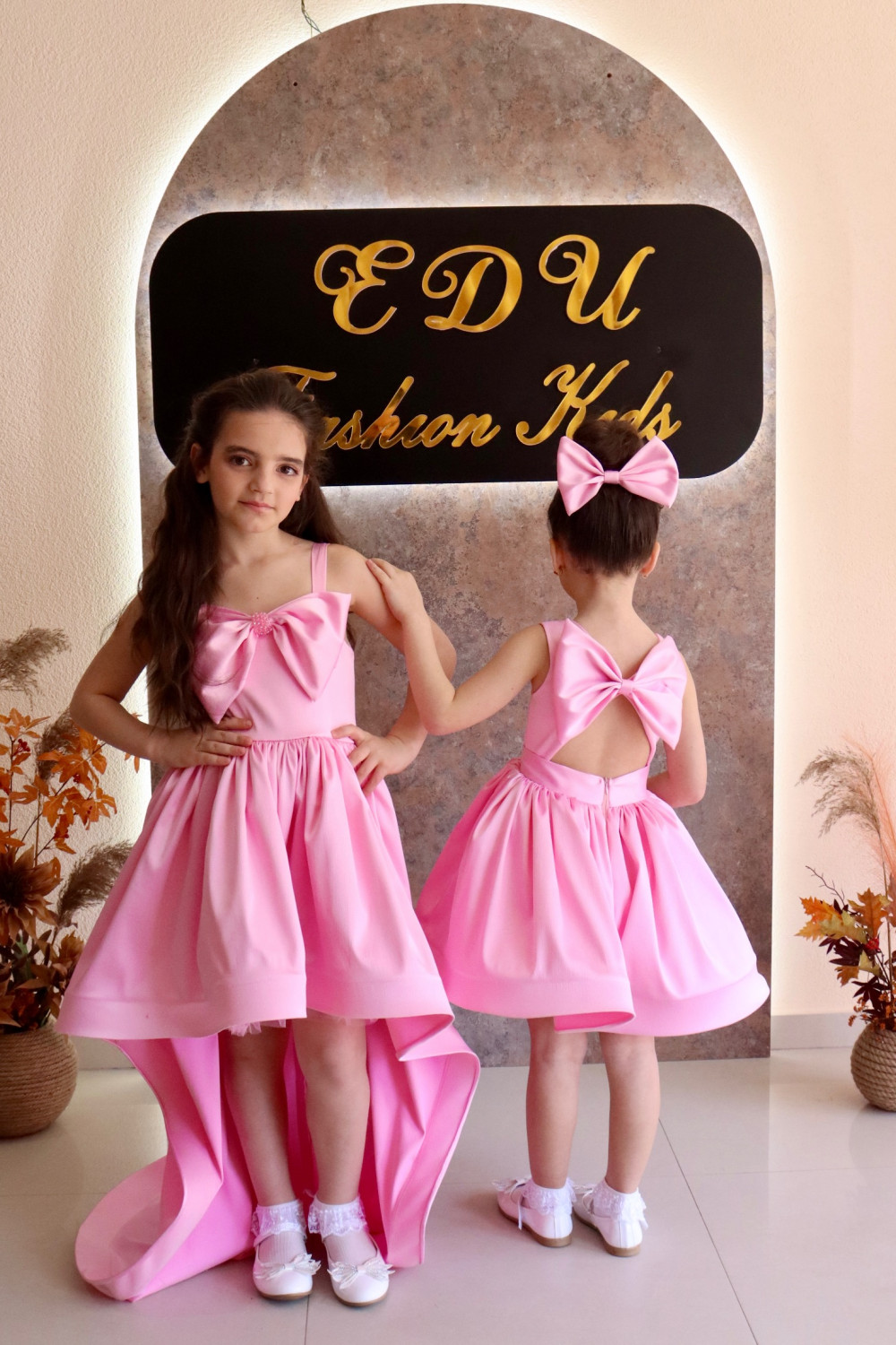 Fustan Pembe me fluter në gjoks Fustan Pembe me fluter në gjoks